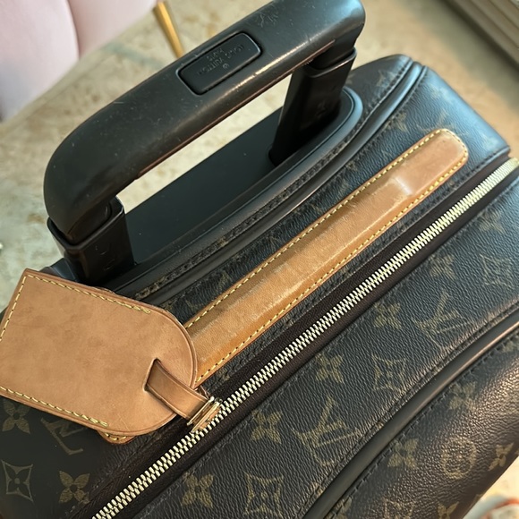 LOUIS VUITTON
Monogram Canvas Zephyr 55 Rolling Suitcase - Picture 11 of 14